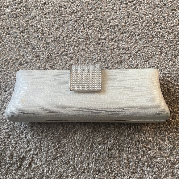 Silver clutch - Picture 1 of 4